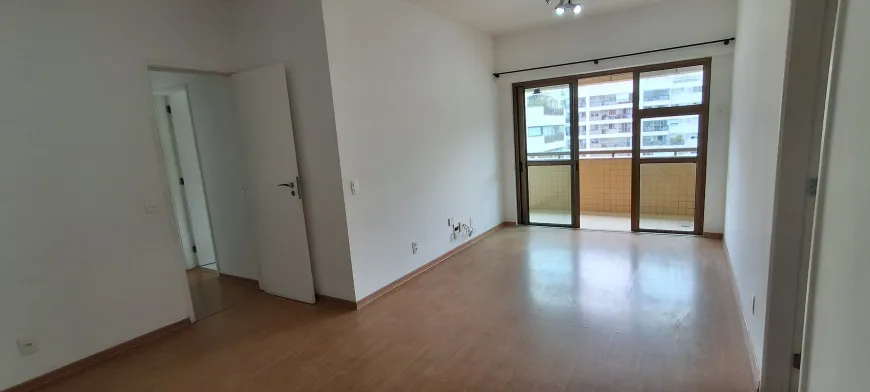 Foto 1 de Apartamento com 3 Quartos para alugar, 90m² em Barra da Tijuca, Rio de Janeiro