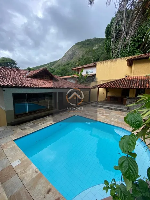 Foto 1 de Casa com 3 Quartos à venda, 450m² em Itacoatiara, Niterói