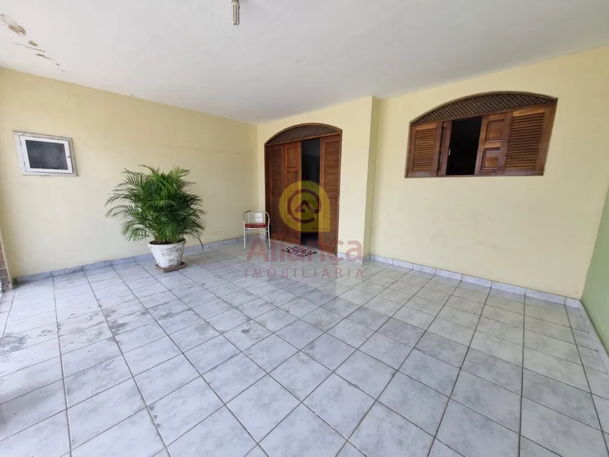 Foto 1 de Casa com 4 Quartos à venda, 210m² em Quintas, Natal