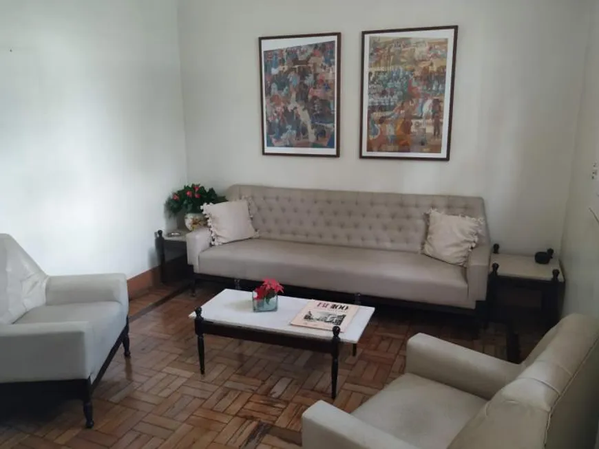 Foto 1 de com 3 Quartos para alugar, 380m² em Santa Efigênia, Belo Horizonte
