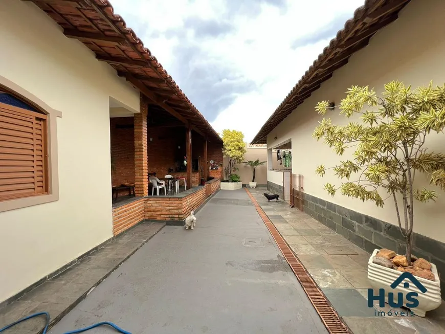 Foto 1 de Casa com 5 Quartos à venda, 328m² em Santa Amélia, Belo Horizonte