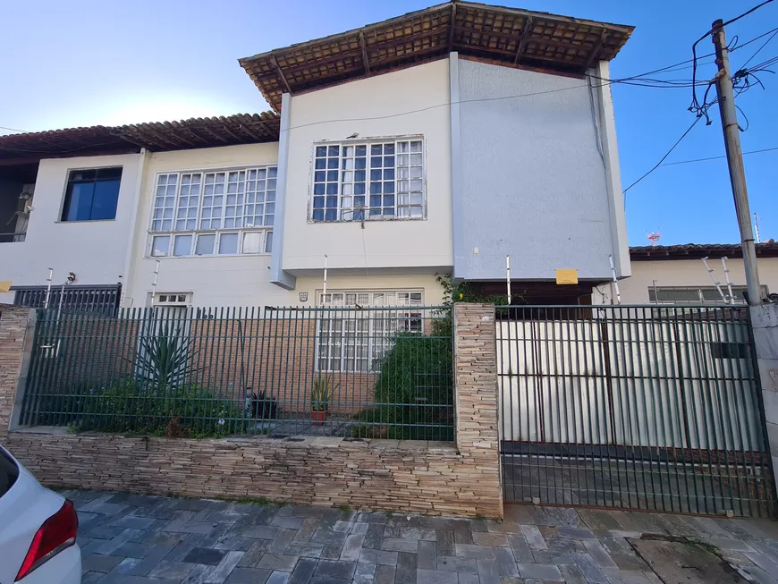 Foto 1 de Casa com 5 Quartos à venda, 330m² em Salgado Filho, Aracaju