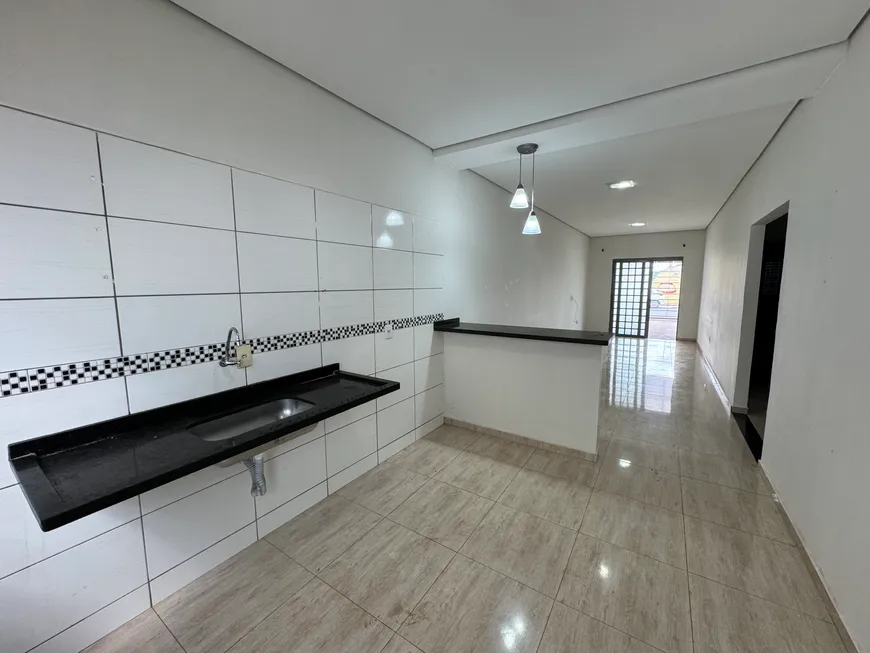 Foto 1 de Casa com 3 Quartos para alugar, 80m² em Morada da Serra, Cuiabá
