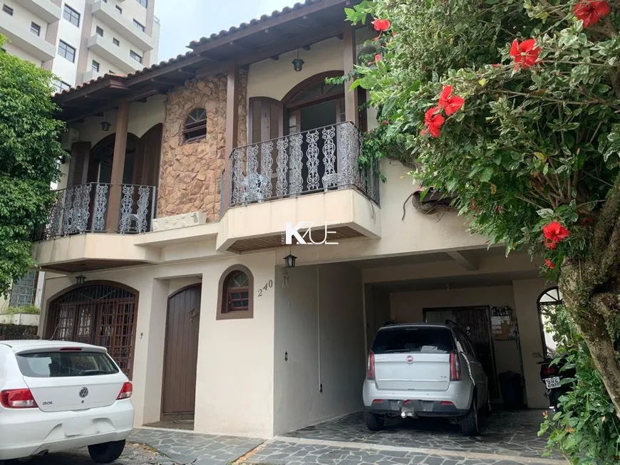 Foto 1 de Casa com 7 Quartos à venda, 435m² em Capoeiras, Florianópolis