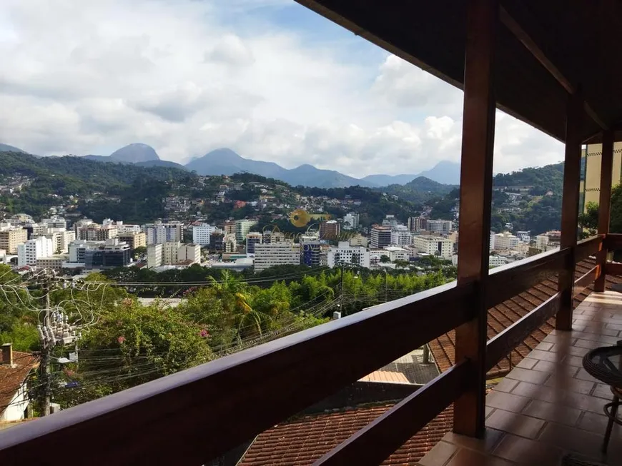 Foto 1 de Casa com 4 Quartos à venda, 455m² em Fazendinha, Teresópolis