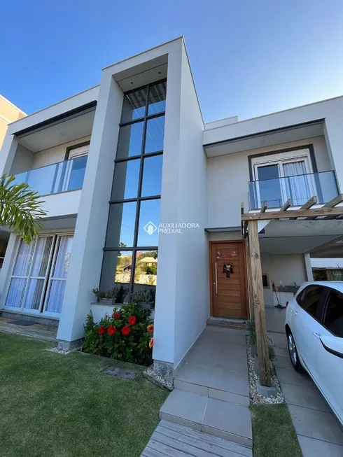 Foto 1 de Casa com 3 Quartos à venda, 165m² em Rio Tavares, Florianópolis