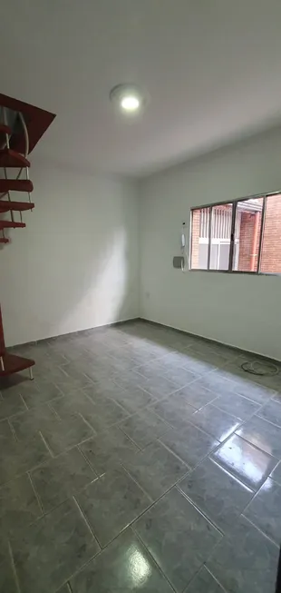 Foto 1 de Sobrado com 1 Quarto para alugar, 50m² em Vila Linda, Santo André