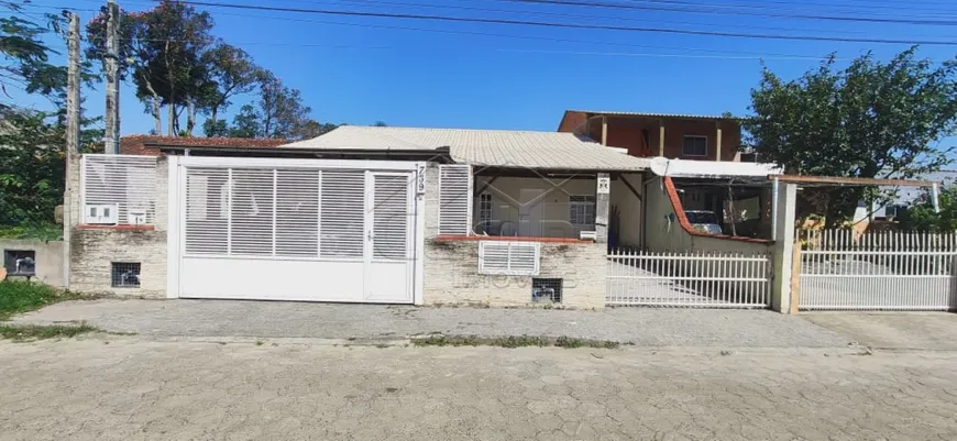 Foto 1 de Casa com 2 Quartos à venda, 200m² em Gravata, Navegantes