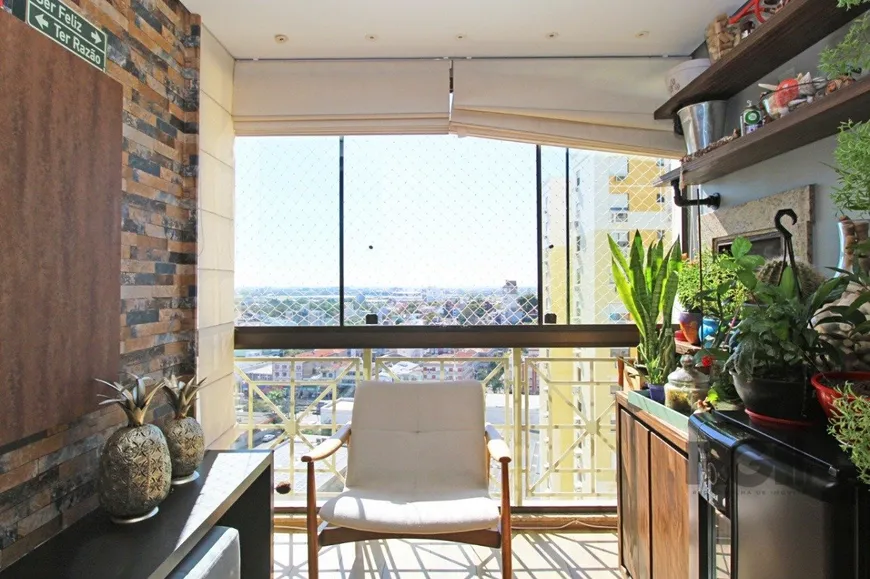 Foto 1 de Apartamento com 2 Quartos à venda, 71m² em Passo da Areia, Porto Alegre