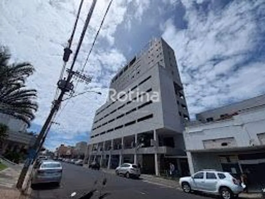 Foto 1 de Sala Comercial para alugar, 18m² em Osvaldo Rezende, Uberlândia