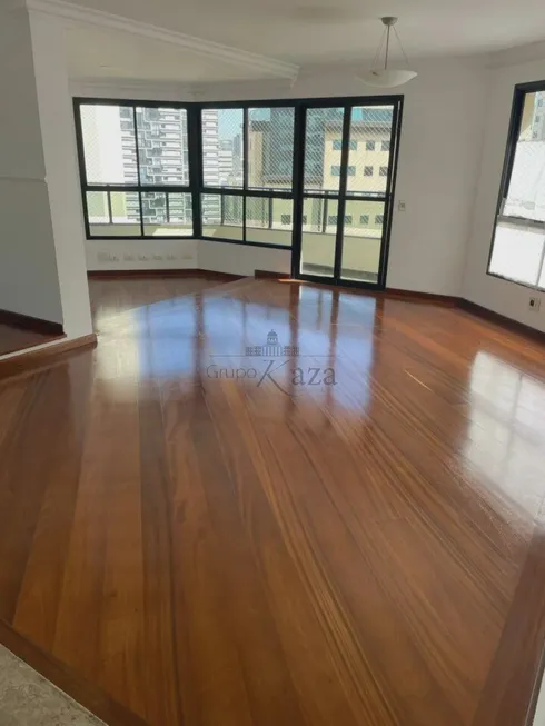 Foto 1 de Apartamento com 4 Quartos à venda, 221m² em Vila Uberabinha, São Paulo