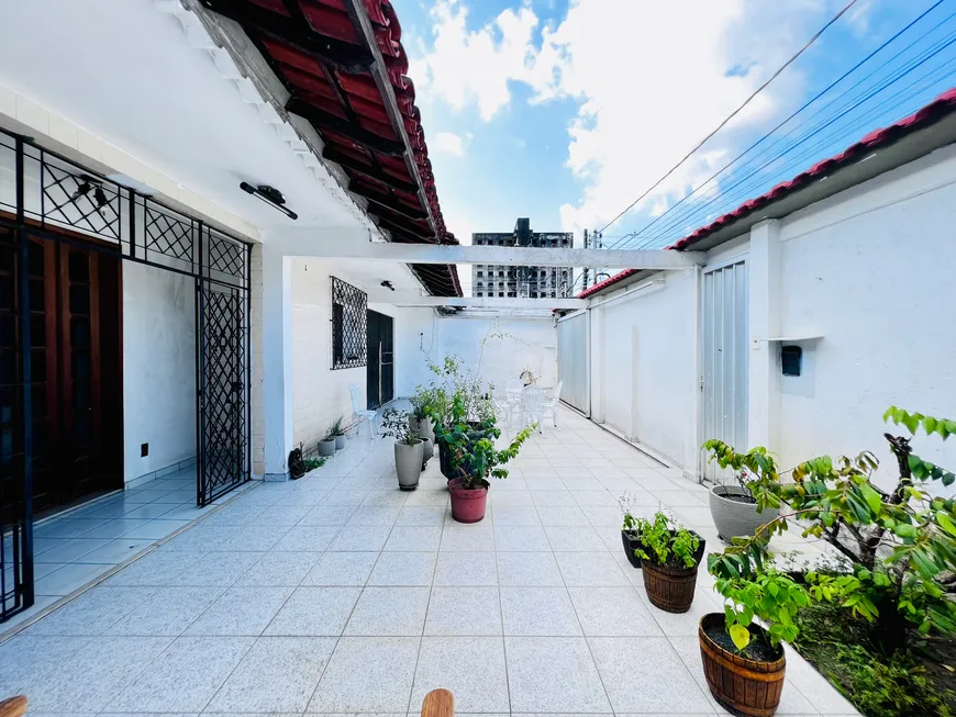 Foto 1 de Casa com 4 Quartos à venda, 290m² em Adrianópolis, Manaus