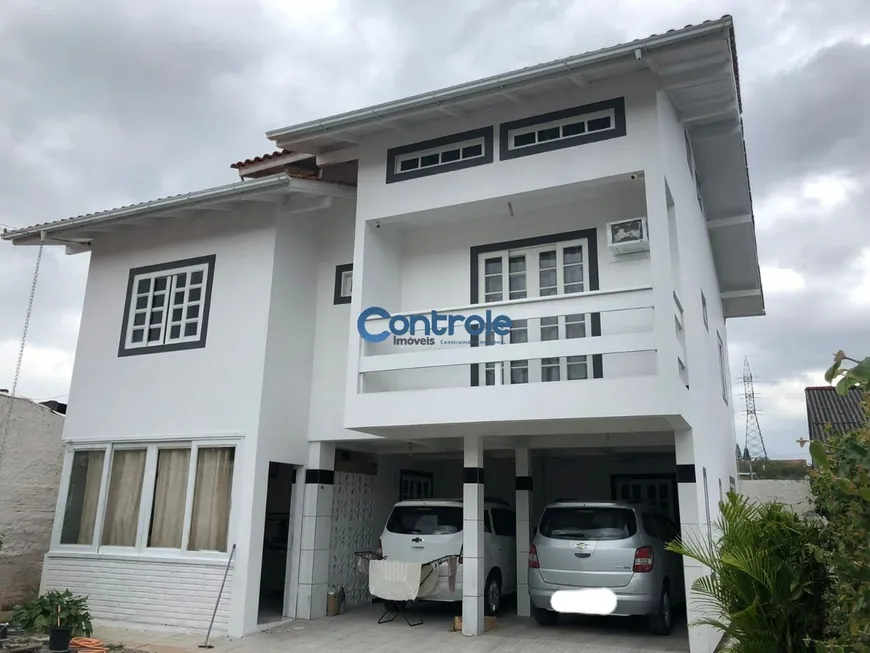 Foto 1 de Casa com 7 Quartos à venda, 244m² em Caminho Novo, Palhoça