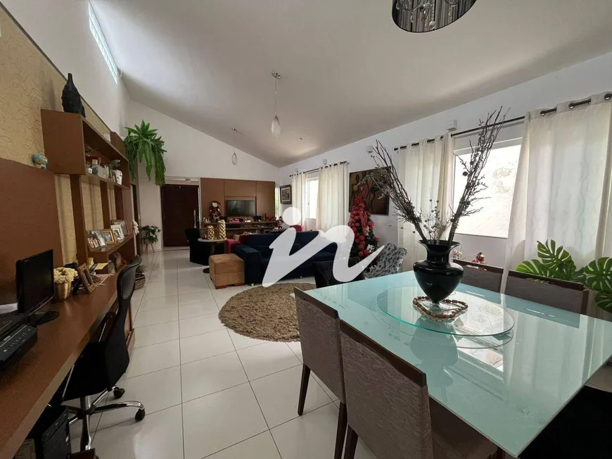 Foto 1 de Casa de Condomínio com 3 Quartos à venda, 200m² em Jardim Inconfidência, Uberlândia