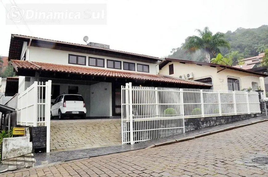 Foto 1 de Casa com 4 Quartos à venda, 262m² em Velha, Blumenau