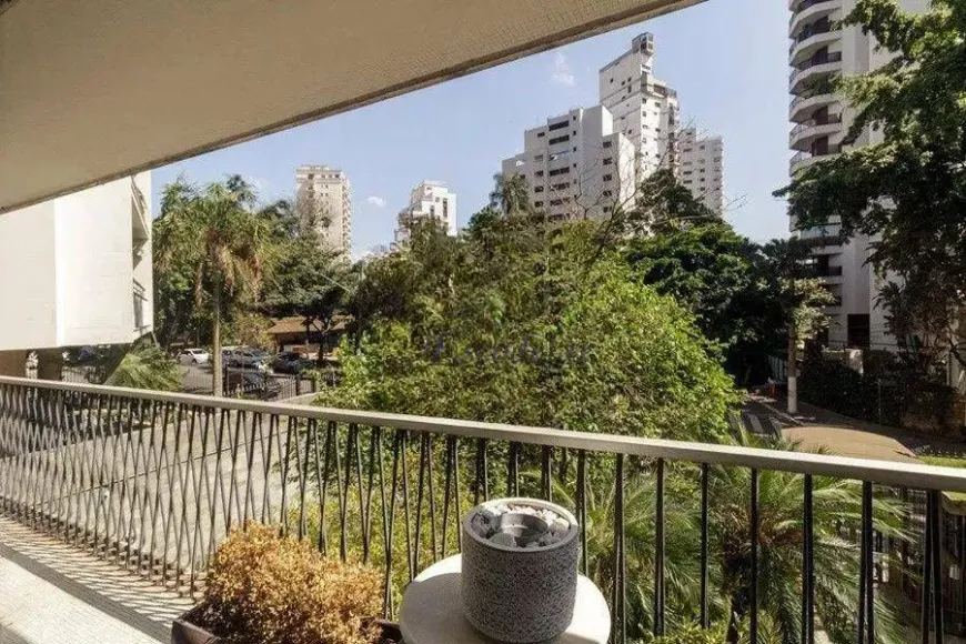 Foto 1 de Apartamento com 3 Quartos para alugar, 238m² em Higienópolis, São Paulo