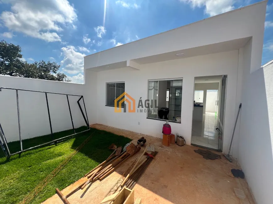 Foto 1 de Casa com 2 Quartos à venda, 52m² em Pousada das Rosas, São Joaquim de Bicas