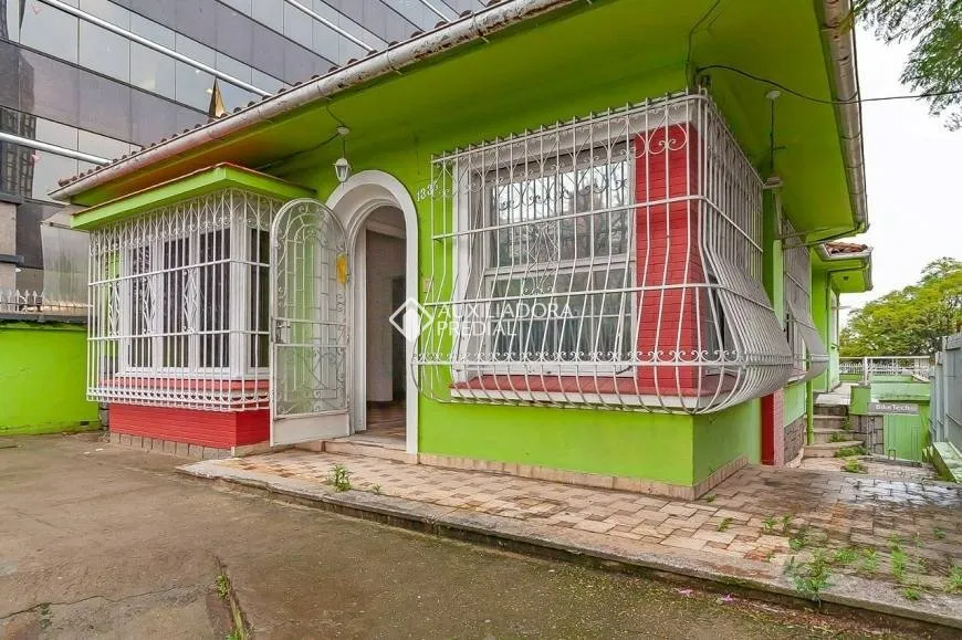 Foto 1 de Imóvel Comercial para alugar, 320m² em São João, Porto Alegre