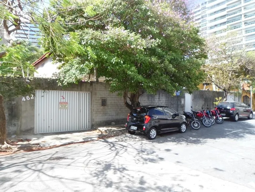 Foto 1 de Casa com 3 Quartos para alugar, 880m² em Guararapes, Fortaleza