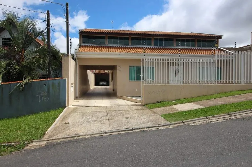 Foto 1 de Casa com 3 Quartos à venda, 350m² em Bom Jesus, São José dos Pinhais