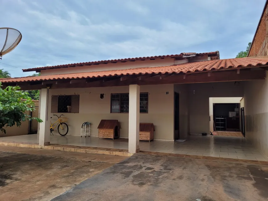 Foto 1 de Casa com 3 Quartos à venda, 250m² em Centro, Fronteira