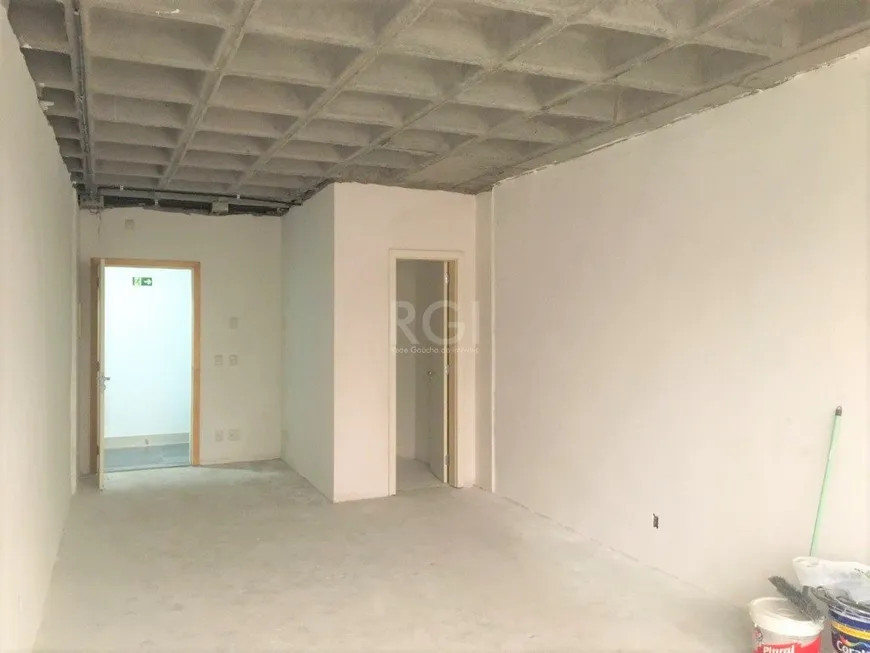 Foto 1 de Sala Comercial à venda, 31m² em Chácara das Pedras, Porto Alegre