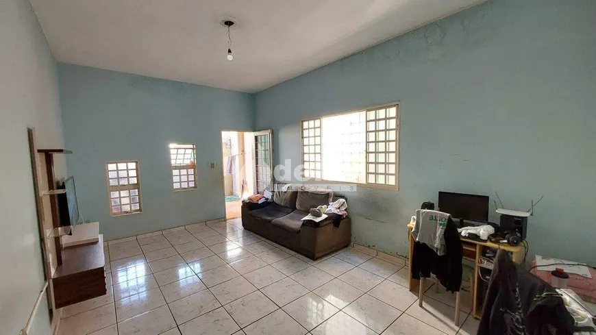 Foto 1 de Casa com 2 Quartos à venda, 190m² em Shopping Park, Uberlândia