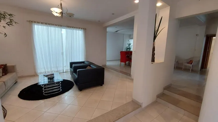 Foto 1 de Sobrado com 3 Quartos à venda, 397m² em Tabajaras, Uberlândia