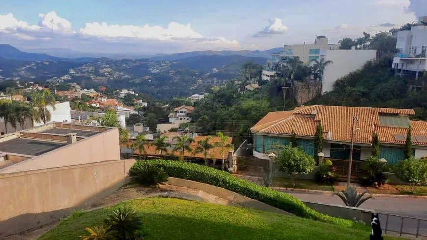 Foto 1 de Casa com 3 Quartos à venda, 380m² em Vila Castelo, Nova Lima