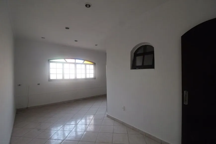 Foto 1 de Sobrado com 3 Quartos para alugar, 265m² em Matriz, Mauá