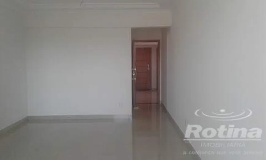 Foto 1 de Apartamento com 3 Quartos à venda, 68m² em Santa Mônica, Uberlândia