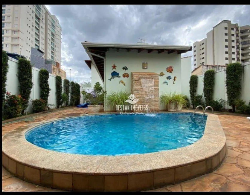 Foto 1 de Casa com 4 Quartos à venda, 345m² em Centro, Uberlândia