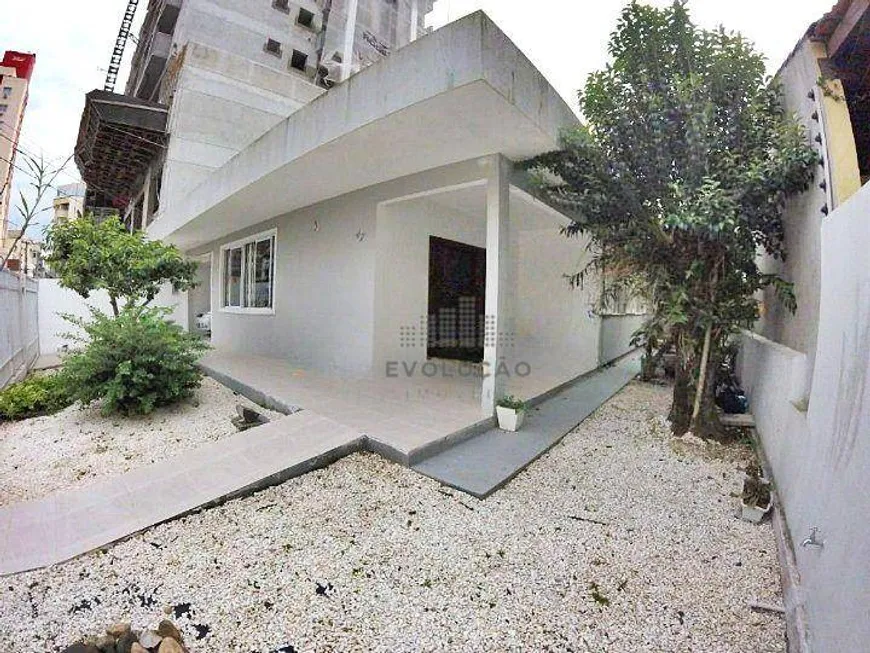 Foto 1 de Lote/Terreno à venda, 364m² em Kobrasol, São José