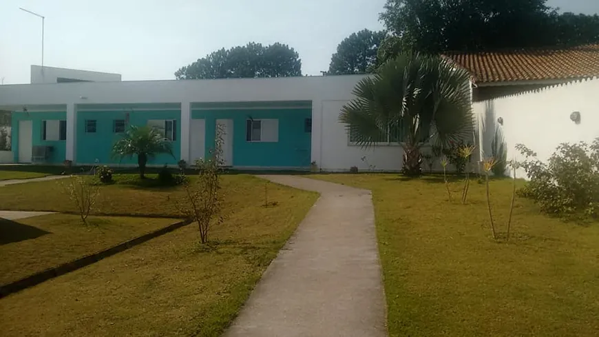 Foto 1 de Fazenda/Sítio com 3 Quartos à venda, 400m² em Centro, Biritiba Mirim