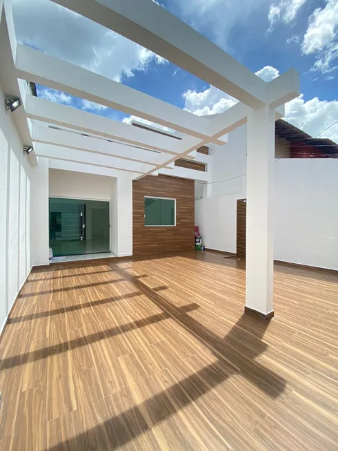 Foto 1 de Casa com 3 Quartos à venda, 105m² em Parque 10, Manaus