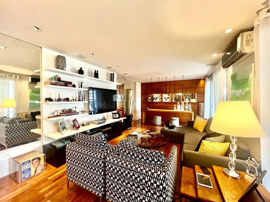 Foto 1 de Apartamento com 4 Quartos para alugar, 217m² em Campo Belo, São Paulo