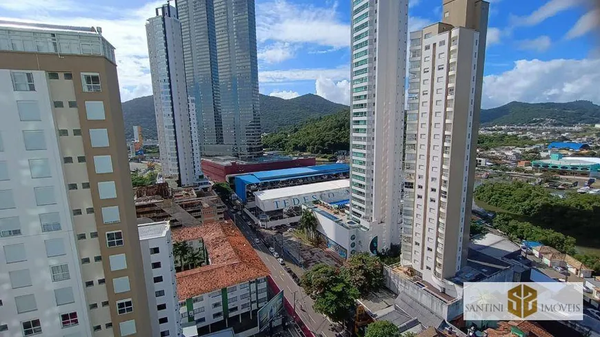 Foto 1 de Apartamento com 3 Quartos à venda, 219m² em Centro, Balneário Camboriú