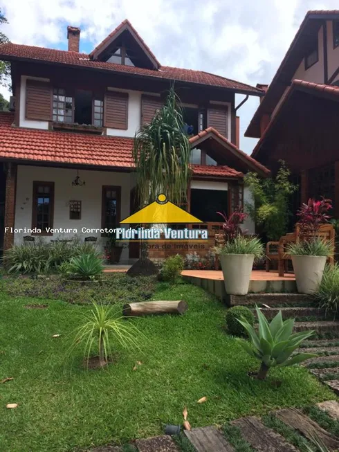 Foto 1 de Casa de Condomínio com 5 Quartos à venda, 260m² em Granja Guarani, Teresópolis