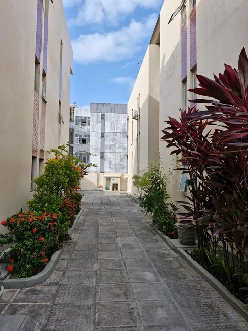 Foto 1 de Apartamento com 1 Quarto à venda, 86m² em Cajueiro Seco, Jaboatão dos Guararapes