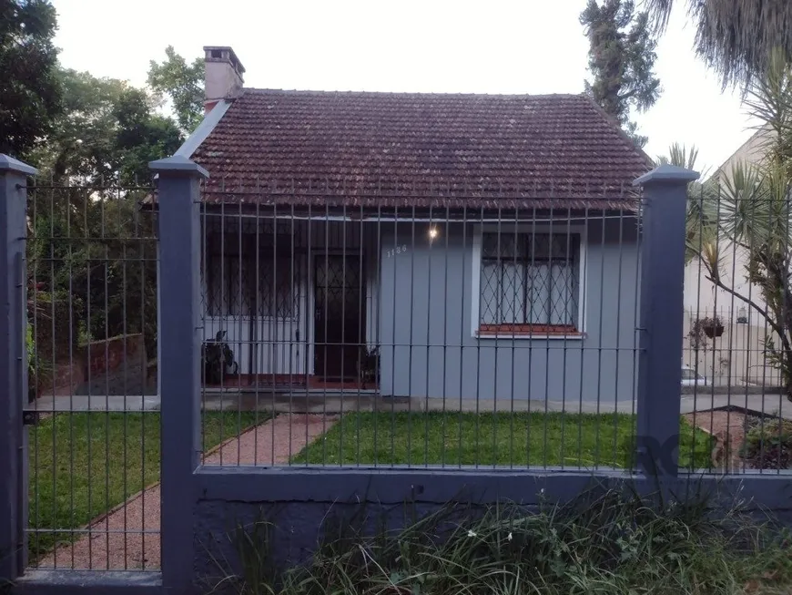 Foto 1 de Casa com 2 Quartos para alugar, 165m² em Teresópolis, Porto Alegre
