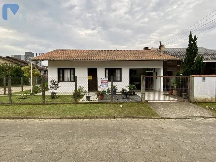 Foto 1 de Casa com 2 Quartos à venda, 123m² em Velha Central, Blumenau