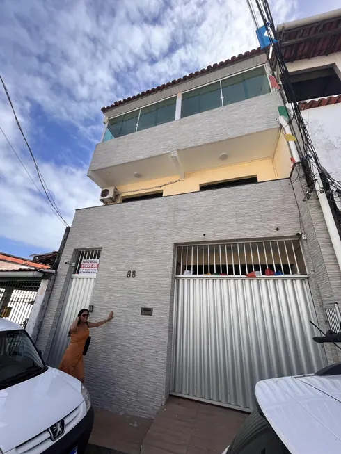 Foto 1 de Sobrado com 6 Quartos à venda, 160m² em Itapuã, Salvador