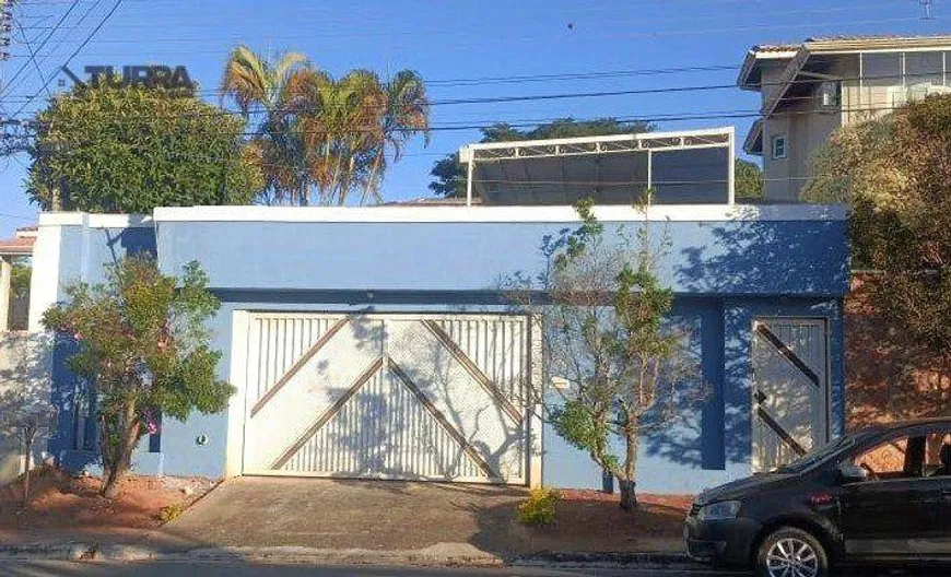 Foto 1 de Casa com 4 Quartos para venda ou aluguel, 200m² em Jardim dos Pinheiros, Atibaia