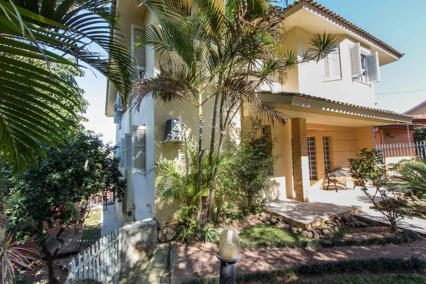 Foto 1 de Casa com 4 Quartos à venda, 393m² em Vila Assunção, Porto Alegre