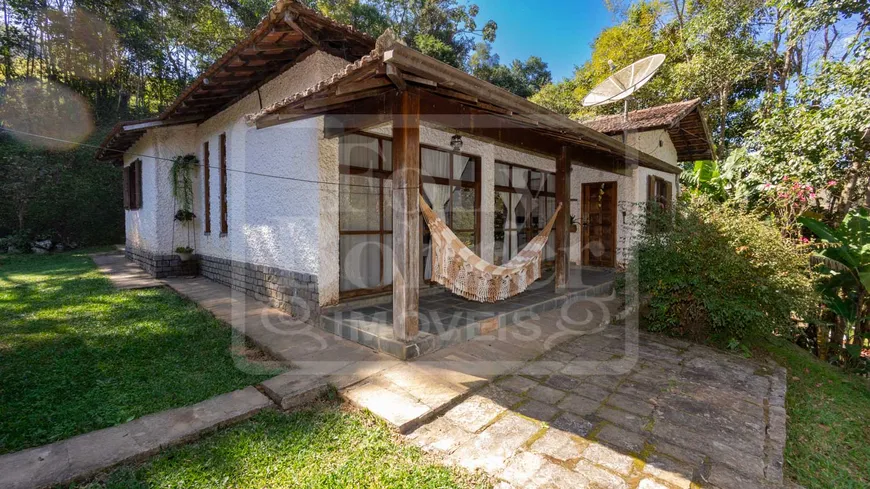 Foto 1 de Casa com 3 Quartos à venda, 475m² em Amparo, Nova Friburgo