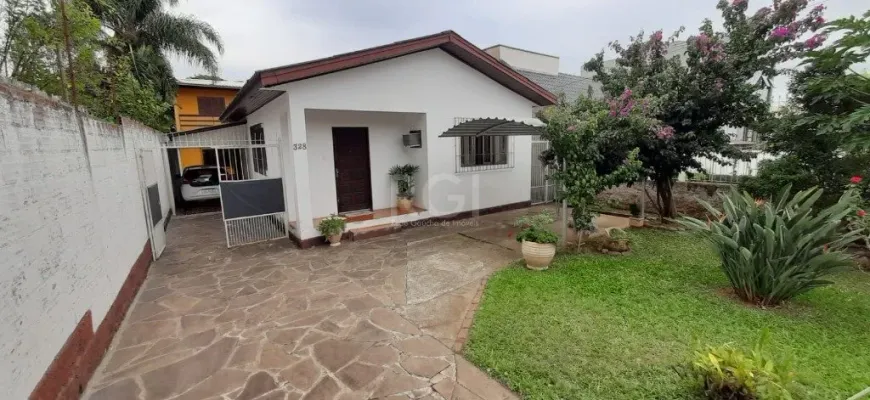 Foto 1 de Casa com 3 Quartos à venda, 211m² em Chácara das Pedras, Porto Alegre