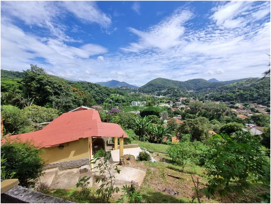 Foto 1 de Casa com 2 Quartos para venda ou aluguel, 70m² em Nogueira, Petrópolis