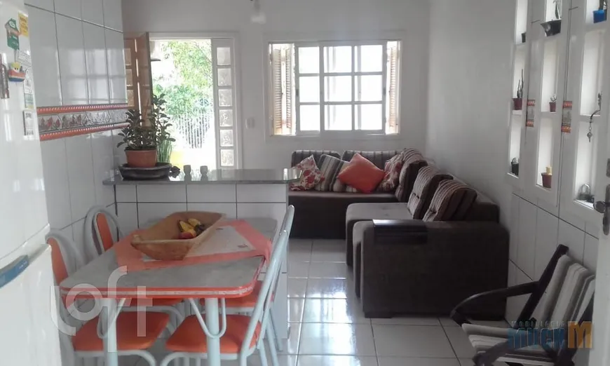 Foto 1 de Casa com 2 Quartos à venda, 66m² em Olaria, Canoas