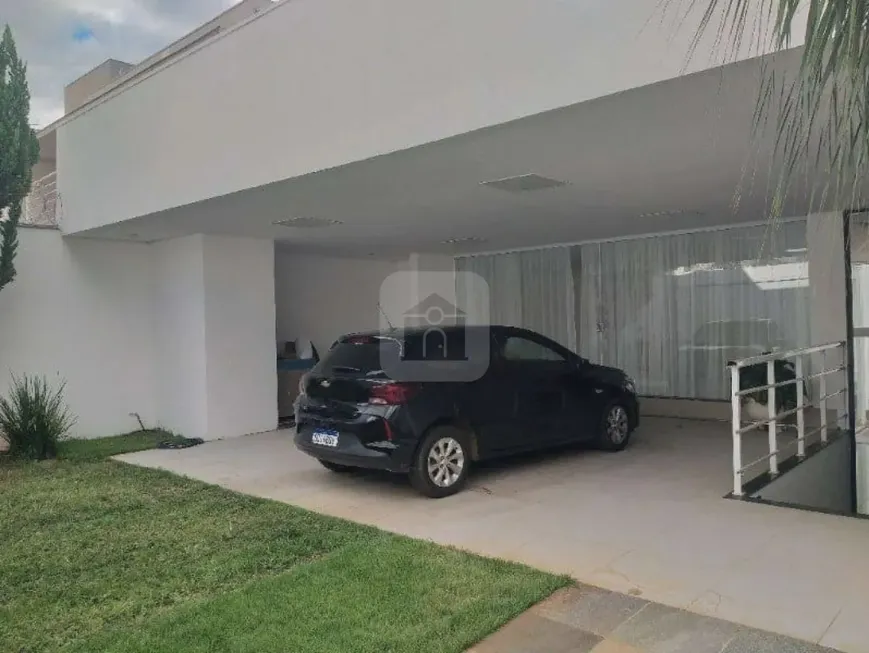 Foto 1 de Casa com 3 Quartos à venda, 322m² em Jardim Colina, Uberlândia