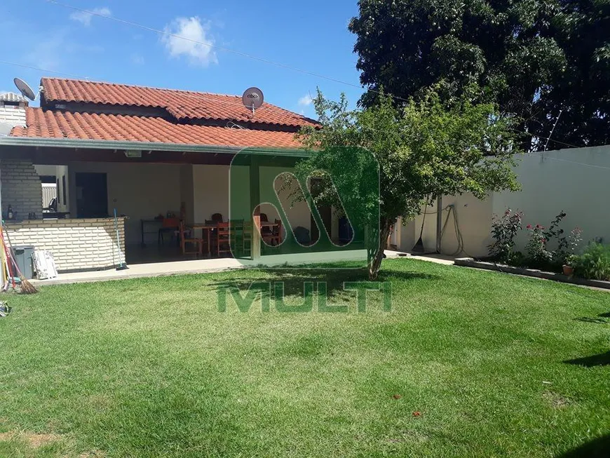 Foto 1 de Casa com 2 Quartos à venda, 165m² em Jardim das Palmeiras, Uberlândia